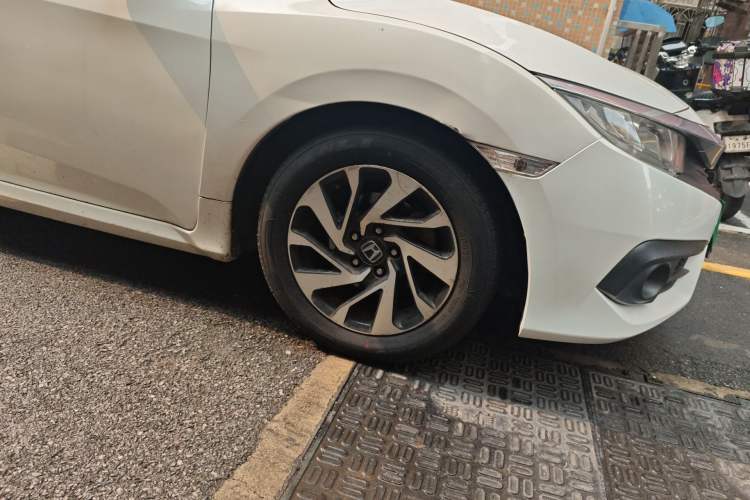 Used Honda Civic 2016 220TURBO CVT Luxury Edition Right Front Wheel Hub