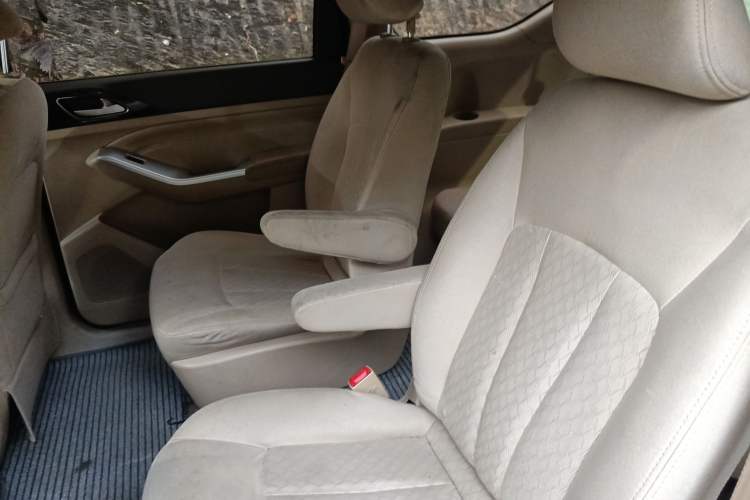 Used Baojun 730 2014 1.5L manual standard trim 7 seats