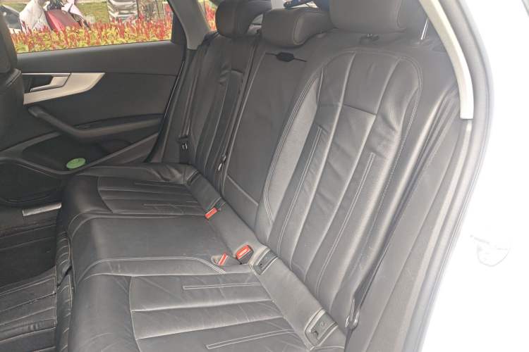 Used Audi A4L 2019 40 TFSI Fashion Edition China VI Emission Standard
