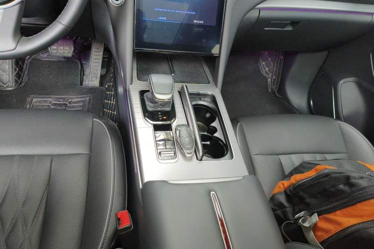 Used Hongqi HS7 PHEV 2024 2.0T PHEV Four-Wheel Drive Flagship Edition 6 Seats
