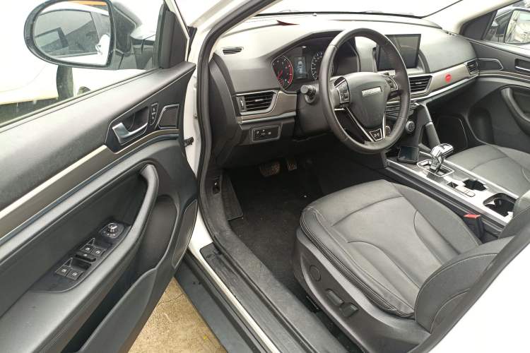 Used Haval H6 2021 Sport Edition 1.5T Automatic Elite Smart Connectivity Model with Hexagonal Grille
