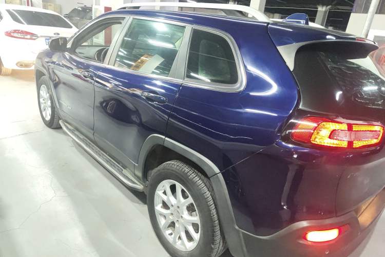 Used Jeep Cherokee 2017 2.0L Superior Edition