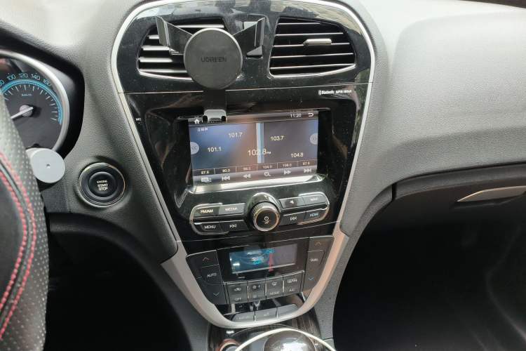 Used GAC Trumpchi GS5 Super 2015 2.0L Automatic Two-Wheel Drive Luxury Navigation Edition
