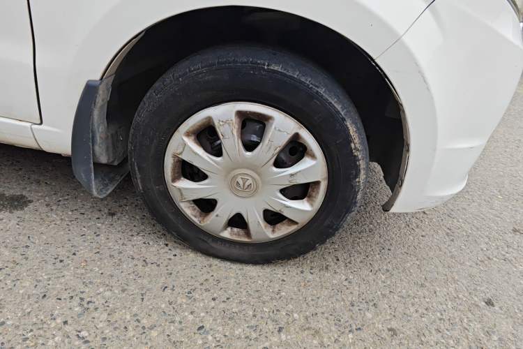 Used BAIC Weiwang M20 2014 1.5L practical type BJ415A Right Front Wheel Hub