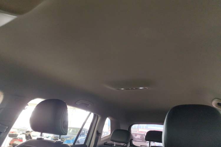 Used Volkswagen Tiguan L 2019 330TSI Automatic Two-Wheel Drive Luxury Edition China V Standard Headliner