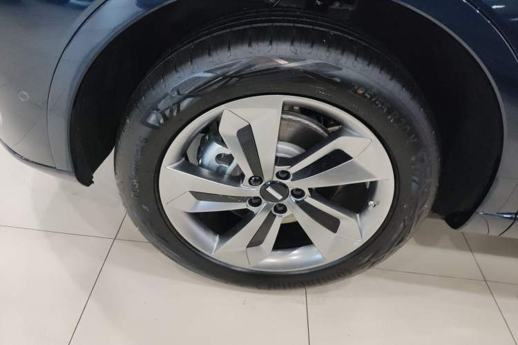 Used Wey Mocha New Energy 2023 Two-Wheel Drive Long-Range Version Exterior 3