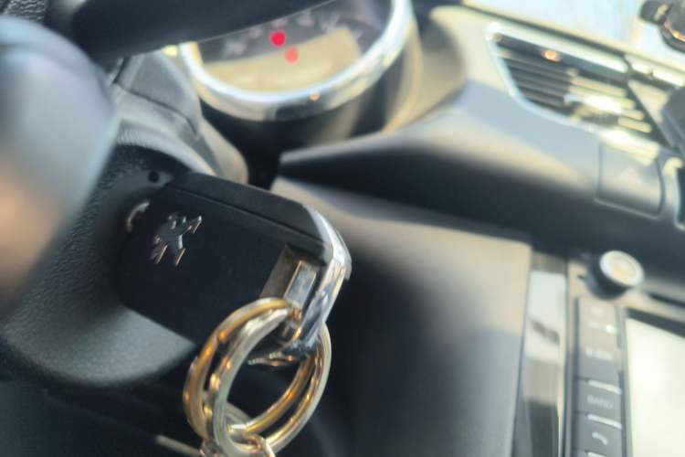 Used Peugeot 3008 2015 2.0L Automatic Classic Edition Interior 1