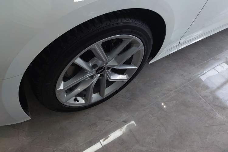 Used Audi A5 2022 Coupe 40 TFSI Fashion Dynamic Model Left Front Wheel Hub