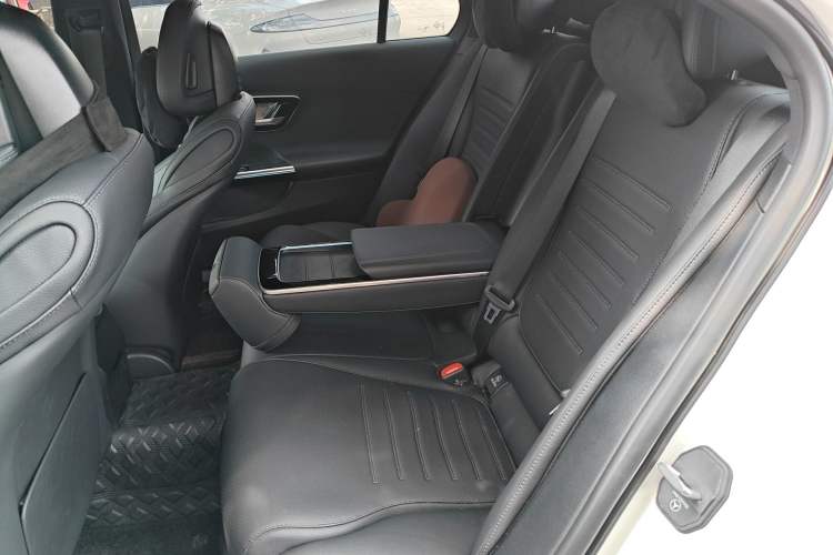 Used Mercedes-Benz C-Class 2025 Refresh C 260 L Night Edition Sports Version Left Rear Seat