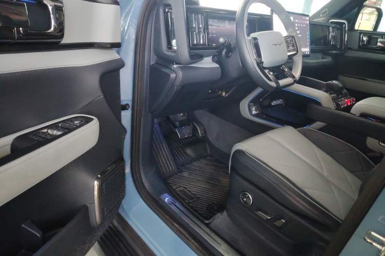 Used Formula Leopard Leopard 5 2023 Navigator Edition