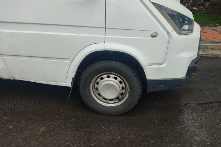 Used JMC Transit 2019 2.8T Commercial Version Long Wheelbase Mid-Roof 6-Seater Rear Single Tire China VI Emission Standard – JX493