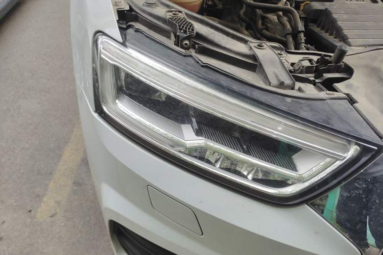 Used Audi Q3 2018 30th Anniversary Edition 30 TFSI Fashion Model Right Front Headlight