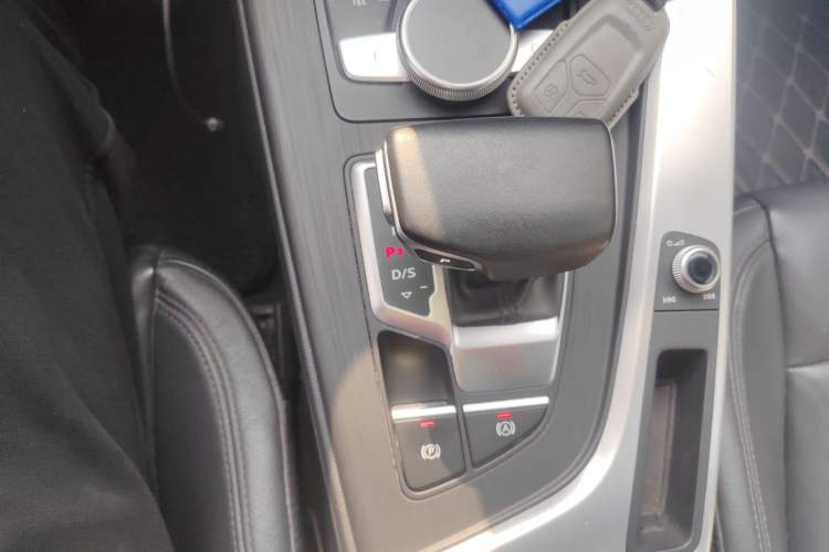 Used Audi A4L 2019 40 TFSI Fashion Edition China VI Emission Standard
