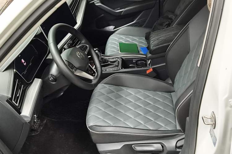 Used Volkswagen Sagitar 2023 280TSI DSG Excellence Edition Left Front Seat