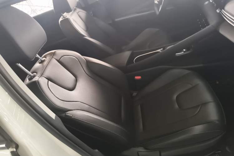 Used Hyundai Elantra 2022 1.5L CVT GLX Elite Edition Right Front Seat