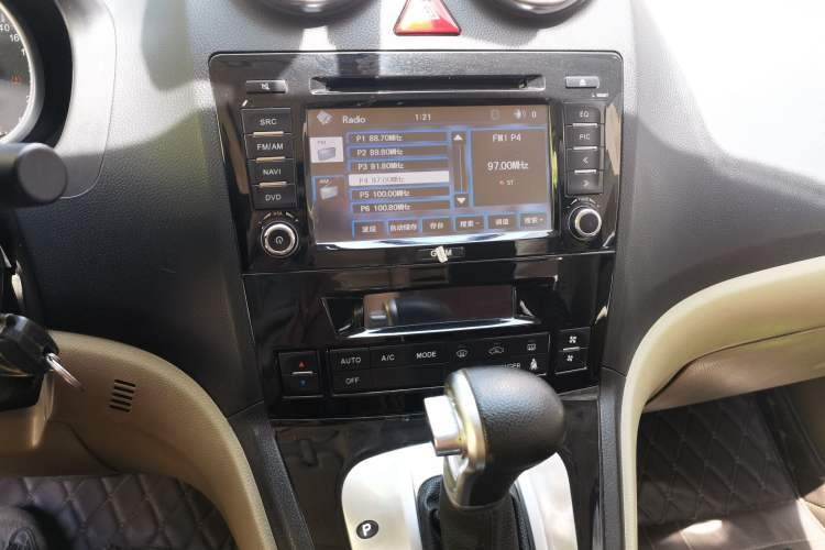 Used Haval H6 2013 Upgraded Model 2.4L Automatic Two-Wheel Drive Prestige Version
