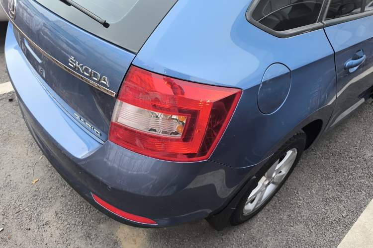 Used Skoda Rapid Spaceback 2014 1.6L Manual Enjoyment Edition