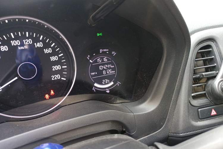 Used Honda Vezel 2020 1.5L CVT Pioneer Edition Odometer Close Up