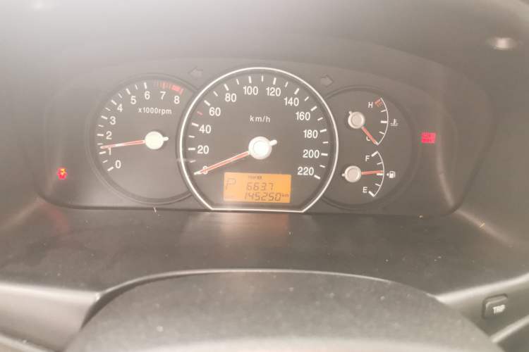 Used Kia Carens 2011 2.0L 5-Seater Automatic Standard Edition