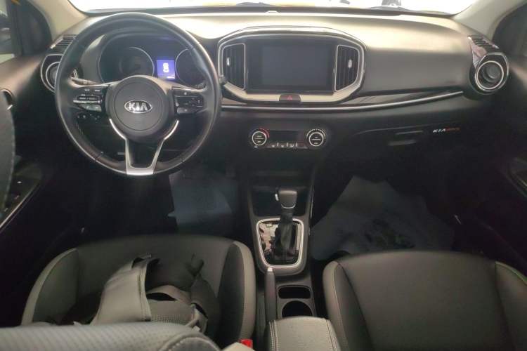 Used Kia kx1 Stonic 2019 1.4L Automatic Sport Edition China VI Center Console