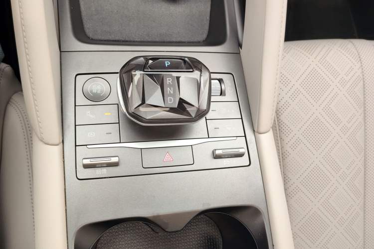 Used BYD Yuan UP 2024 401KM Beyond Edition Gear Lever