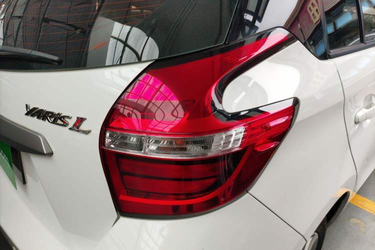 Used Toyota YARiS L Zhi Xuan 2017 1.5G CVT JingSu Model with Upgraded Sunroof
