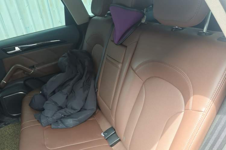 Used Zotye T600 2016 Sport Edition 1.5T Manual Luxury Model Left Rear Seat