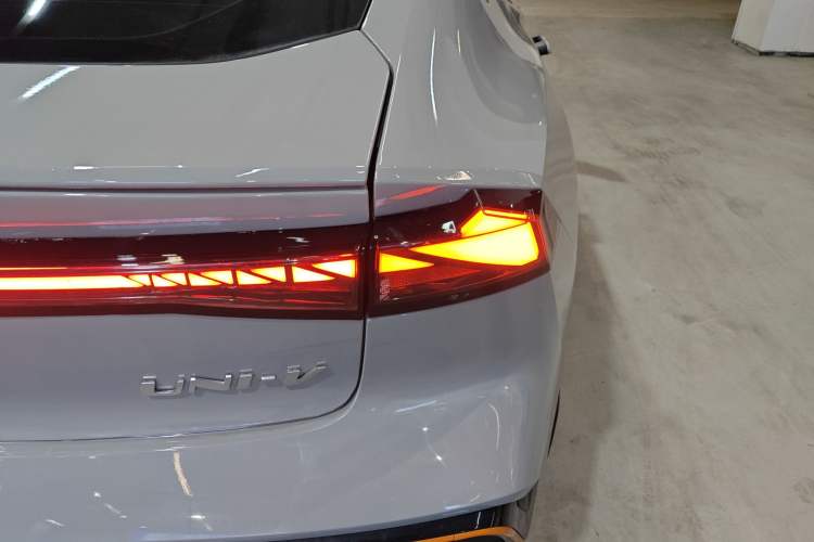 Used Changan UNI-V 2023 1.5T Sport Edition