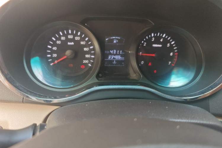 Used Jinbei 750 2015 1.5L Flagship Model
