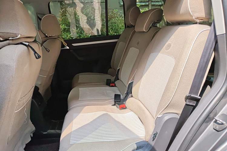 Used Volkswagen Touran 2013 1.4T Manual Fashion Edition 5 Seats Left Rear Seat