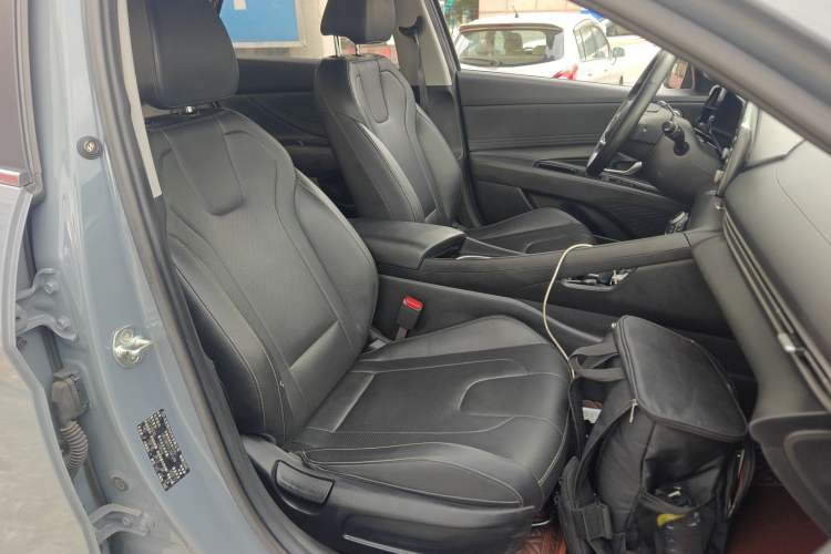 Used Hyundai Elantra 2021 1.5L CVT GLX Elite Edition Right Front Seat