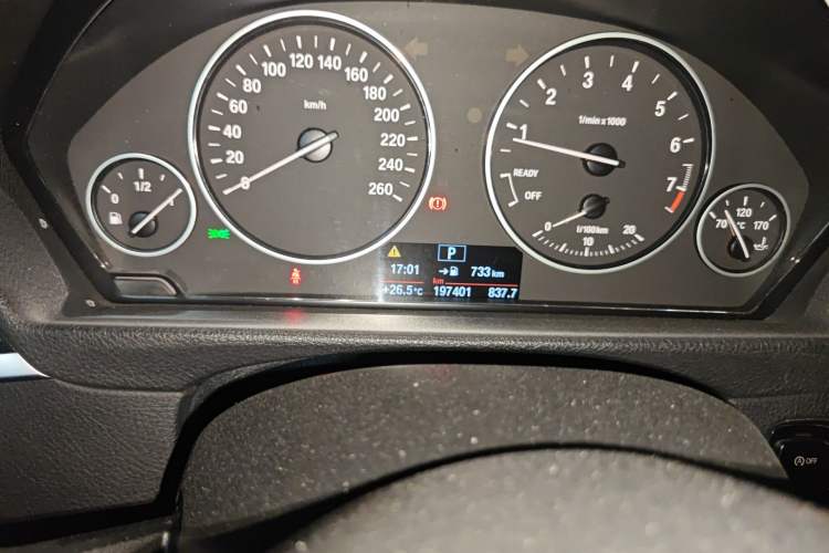 Used BMW 3 Series 2016 320Li Ambition Model Odometer Close Up