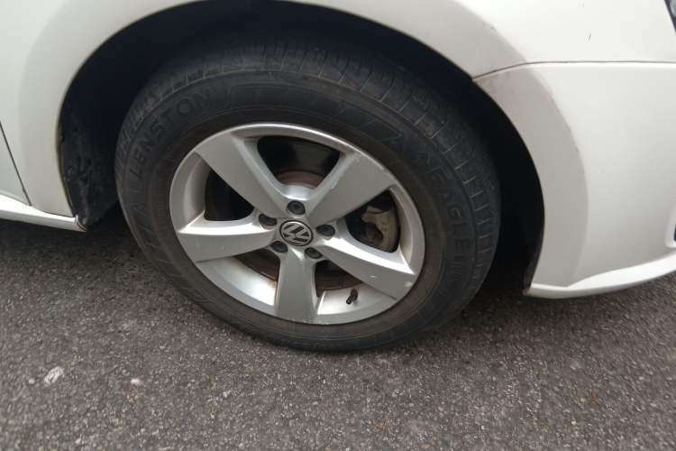 Used Volkswagen Lavida 2013 Revised Classic 1.6L Manual Fashion Edition Right Front Wheel Hub