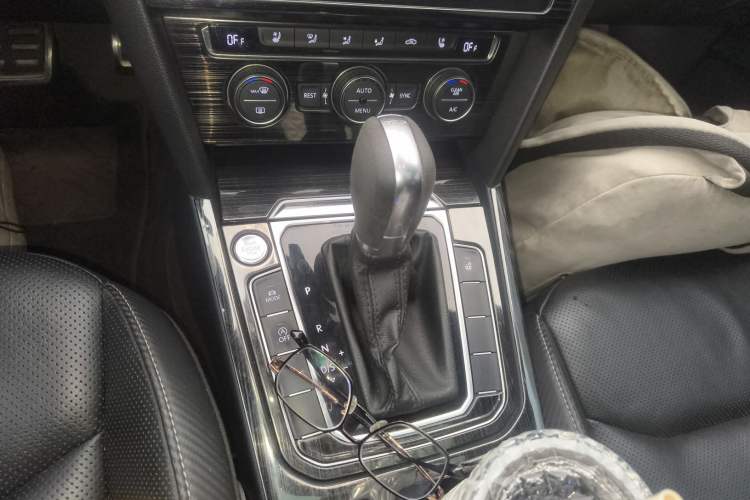 Used Volkswagen FAW-Volkswagen CC 2019 330TSI Glamour Edition China V Standard Gear Lever