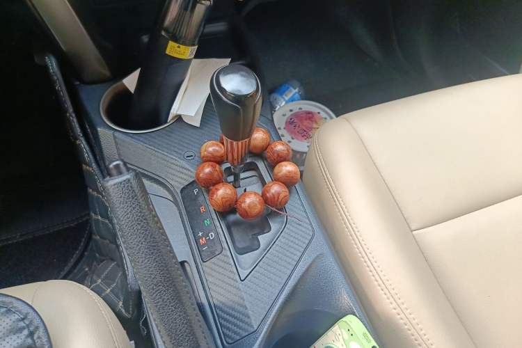 Used Toyota RAV4 2015 2.0L CVT Two-Wheel Drive Fashion Edition Gear Lever