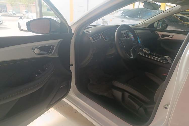 Used Roewe i6 MAX New Energy 2023 EV 420 Skyroof Special Edition Driver Seat