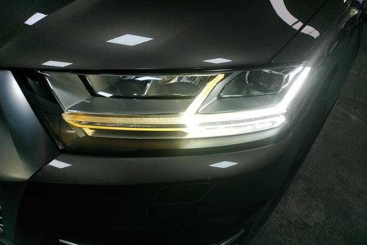 Used Audi Q7 2018 40 TFSI Comfort Model Left Front Headlight