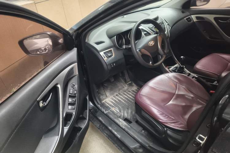 Used Hyundai Elantra (5th Generation / Langdong) 2012 1.6L Manual Leading Model