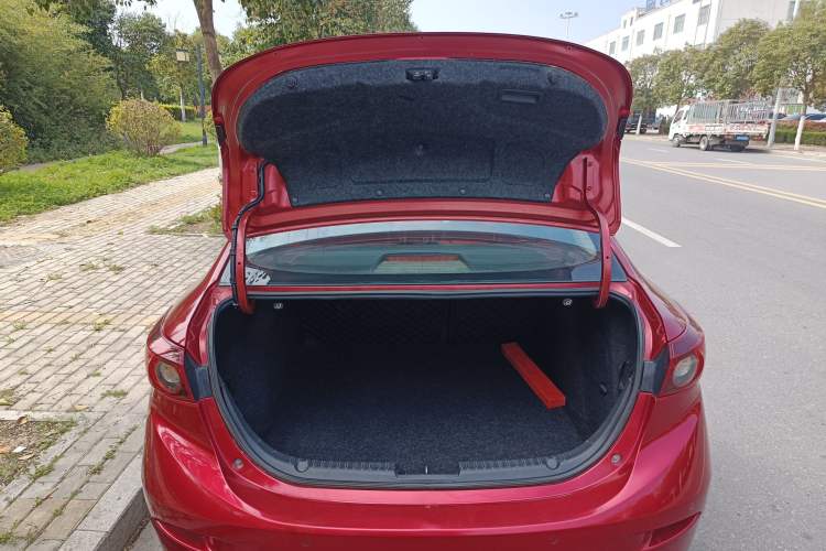 Used Mazda 3 Axela 2016 Sedan 1.5L Automatic Luxury Model