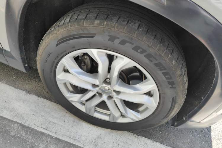 Used Nio ES8 2018 355 km Base Version 7-Seater Edition Right Front Wheel Hub