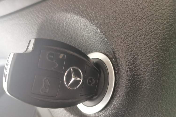 Used Mercedes-Benz Vito 2018 2.0T Elite Version 9 Seats China VI Emission Standard