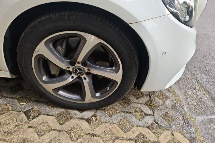 Used Mercedes-Benz E-Class 2019 Restyled E 300 L Sporty and Stylish Edition
