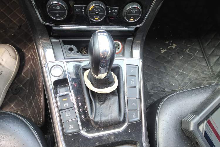 Used Volkswagen Passat 2017 330TSI DSG Prestige Edition Gear Lever