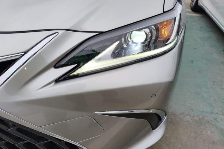 Used Lexus ES 2022 300h Excellence Edition
