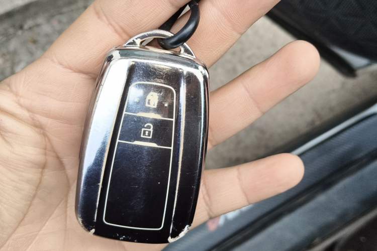 Used Toyota RAV4 2020 Dual-Engine 2.5L E-CVT Two-Wheel Drive Elite Edition Vehicle Key