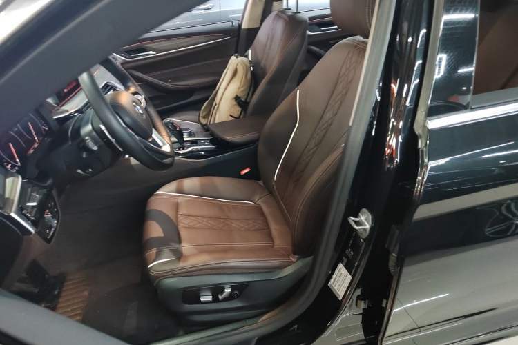 Used BMW 5 Series 2019 Facelifted 530Li Luxury Edition Premium Package
