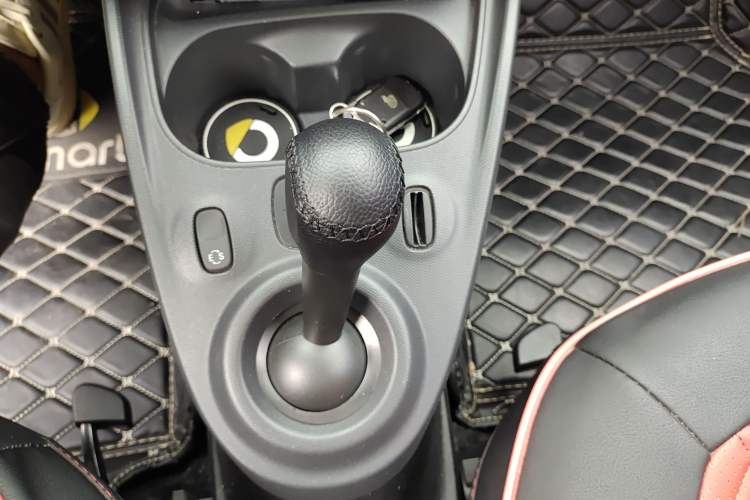 Used smart fortwo 2018 1.0L 52kW Hardtop Passion Edition China V Standard
