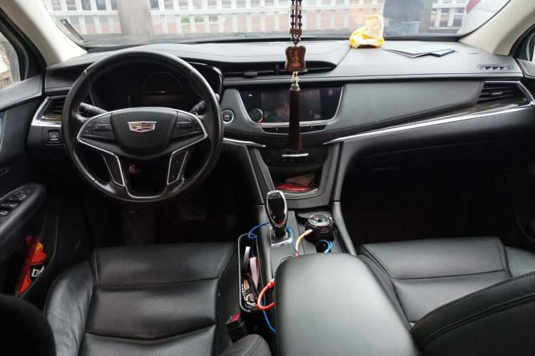 Used Cadillac XT5 2016 25T Luxury Model Center Console