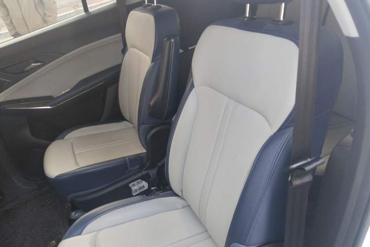 Used SOL X8 PLUS 2023 1.5 TGDI DCT Smart Home Edition 6-Seater