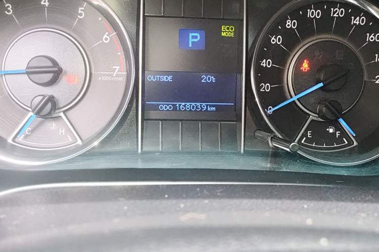 Used Toyota Fortuner 2016 2.7L Middle East Version Odometer Close Up